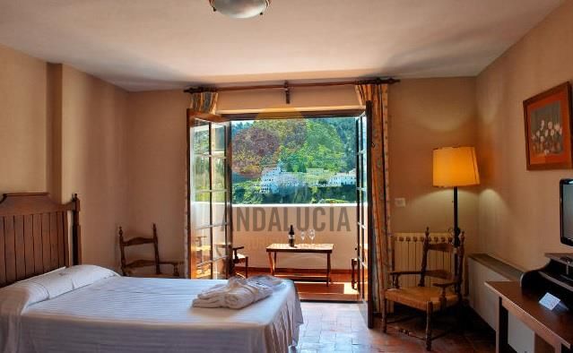 VILLA TURISTICA DE GRAZALEMA 2 DORMITORIOS + SALÓN (4 ADULTOS)